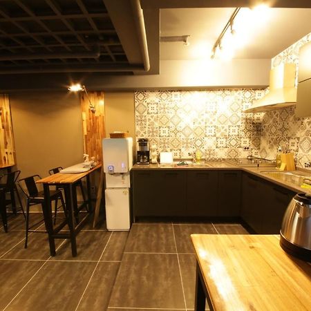 Hostel Familie Busan Station Ngoại thất bức ảnh