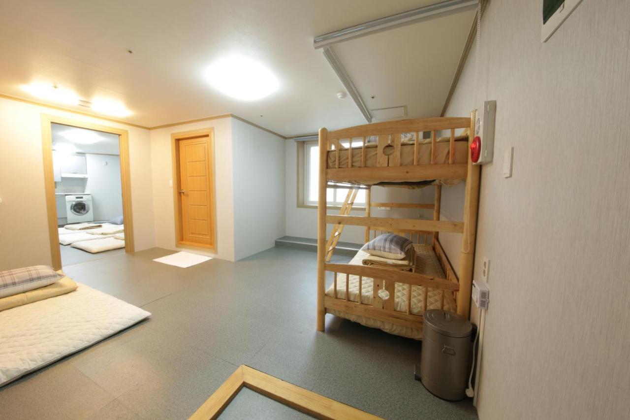 Hostel Familie Busan Station Ngoại thất bức ảnh