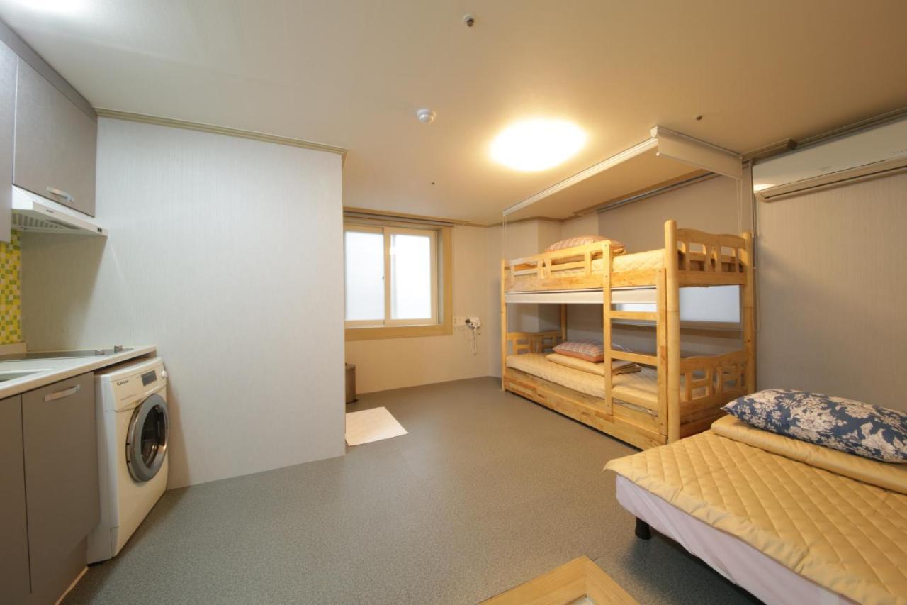 Hostel Familie Busan Station Ngoại thất bức ảnh