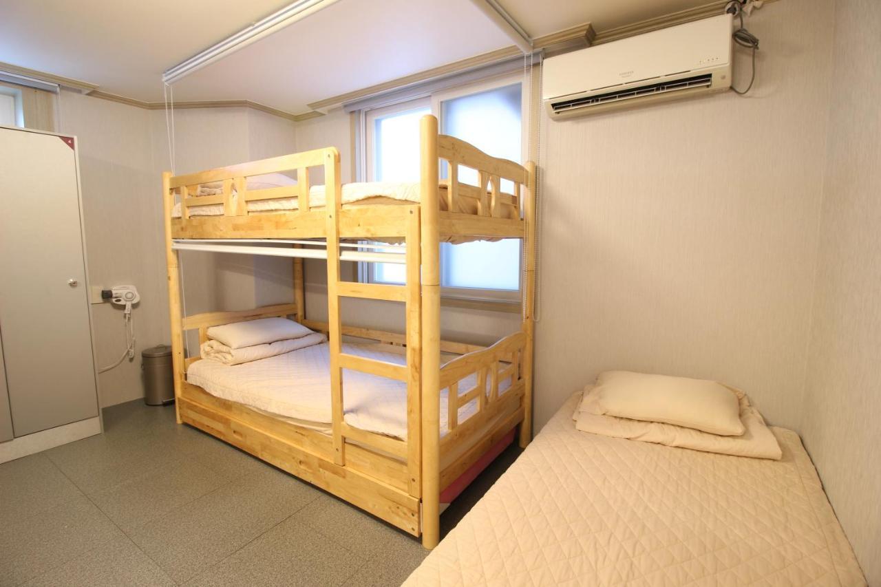 Hostel Familie Busan Station Ngoại thất bức ảnh